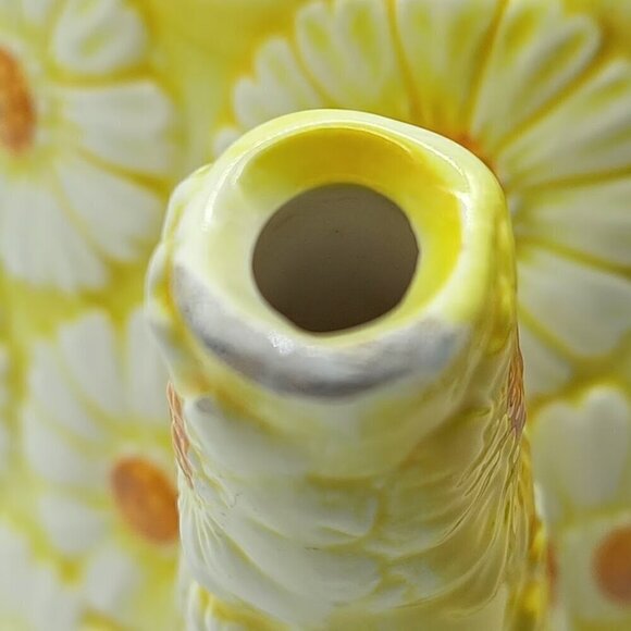 Brinn's Daisy Ceramic Vintage Tea Pot - Picture 8 of 9